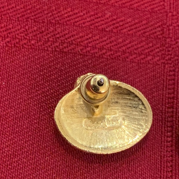 Bergere Shell Earings Gold Tone - Picture 4 of 6